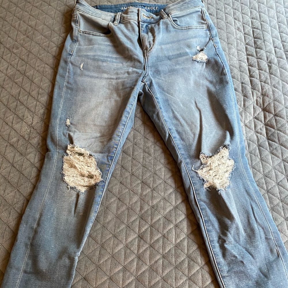 NWOT - American Eagle ripped jeans 10XS